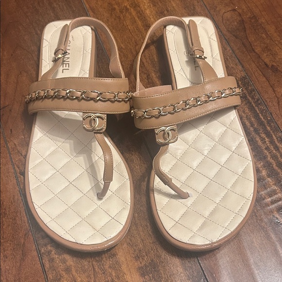 CHANEL Beige Sandals with Chain Accent - Picture 1 of 6